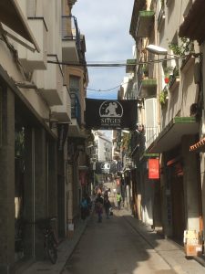 Streets adorned with Commerce de Sitges banners