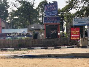 Roadside eateries