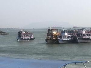 The boats jostle for position to be next to take the tourists out